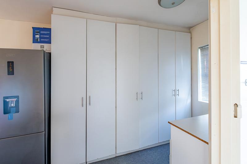 1 Bedroom Property for Sale in Oakglen Western Cape